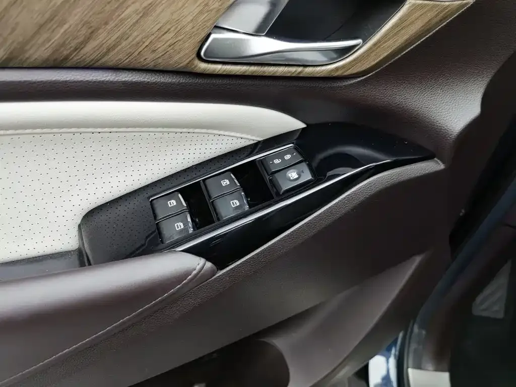 GAC Motor Trumpchi M8 — фото 10