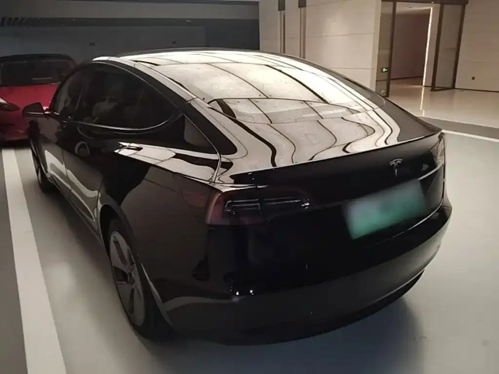 Tesla Model 3 — фото 8