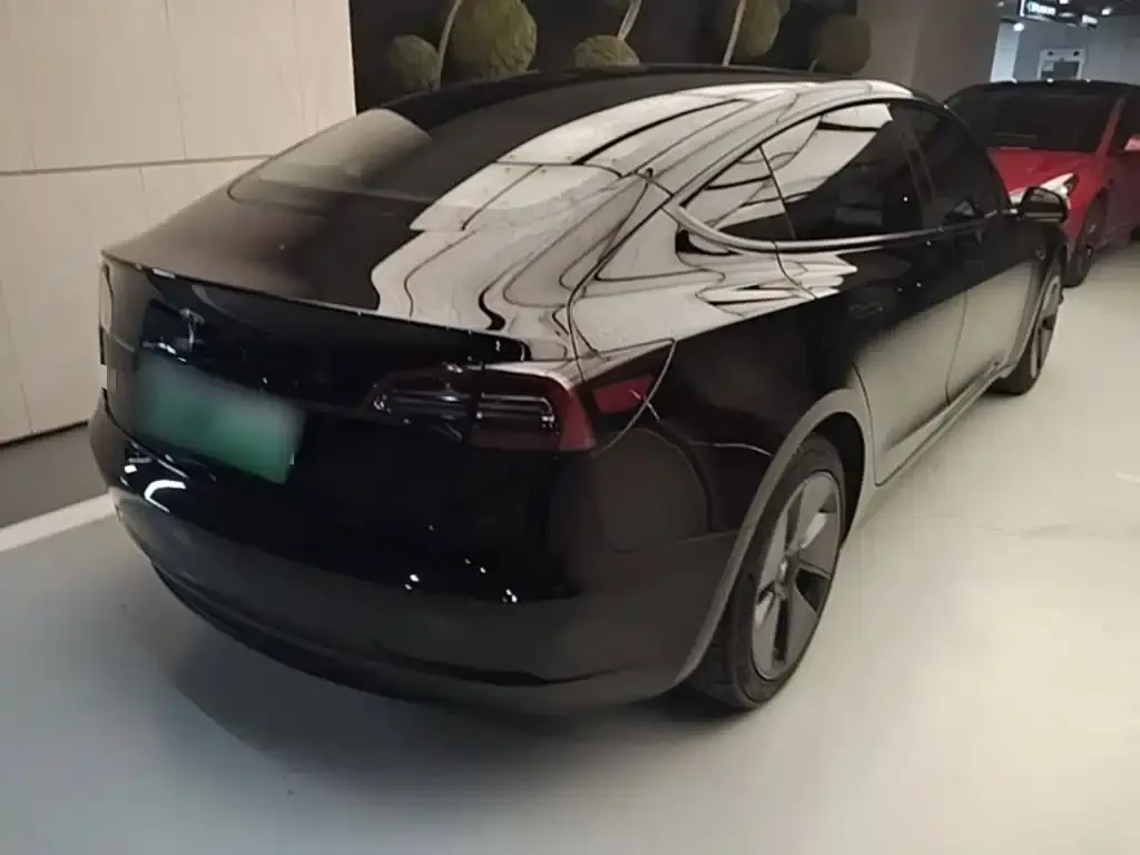 Tesla Model 3 — фото 3