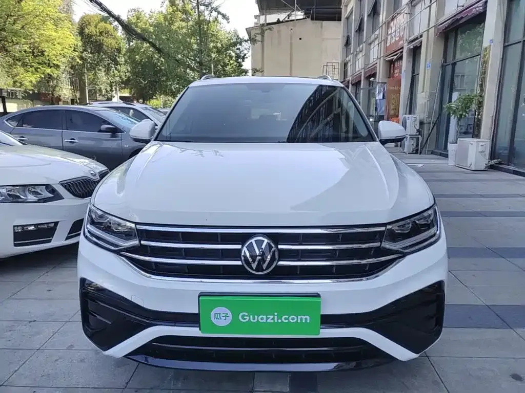 Volkswagen Tiguan L — фото 7