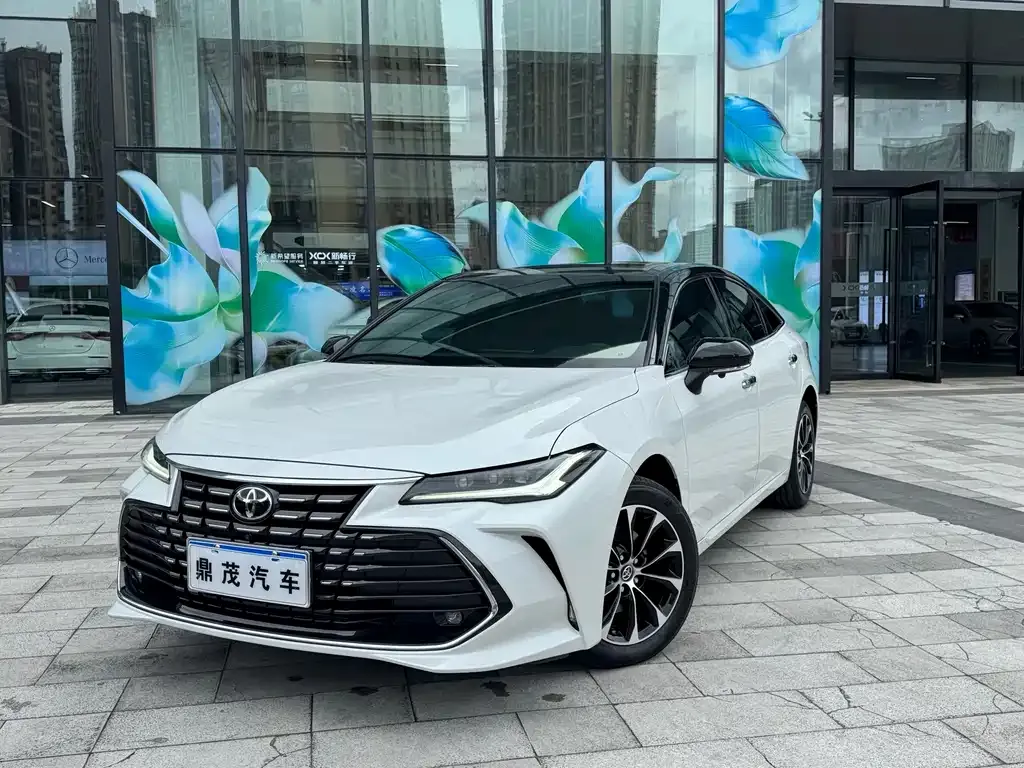 Toyota Avalon — фото 1