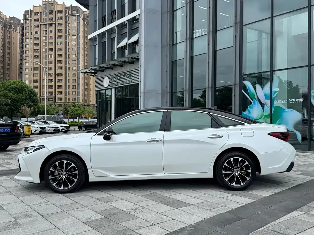 Toyota Avalon — фото 10