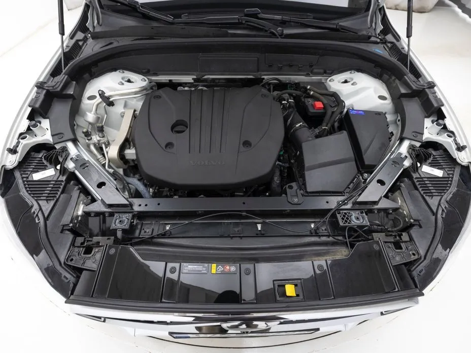 Volvo XC60 — фото 10