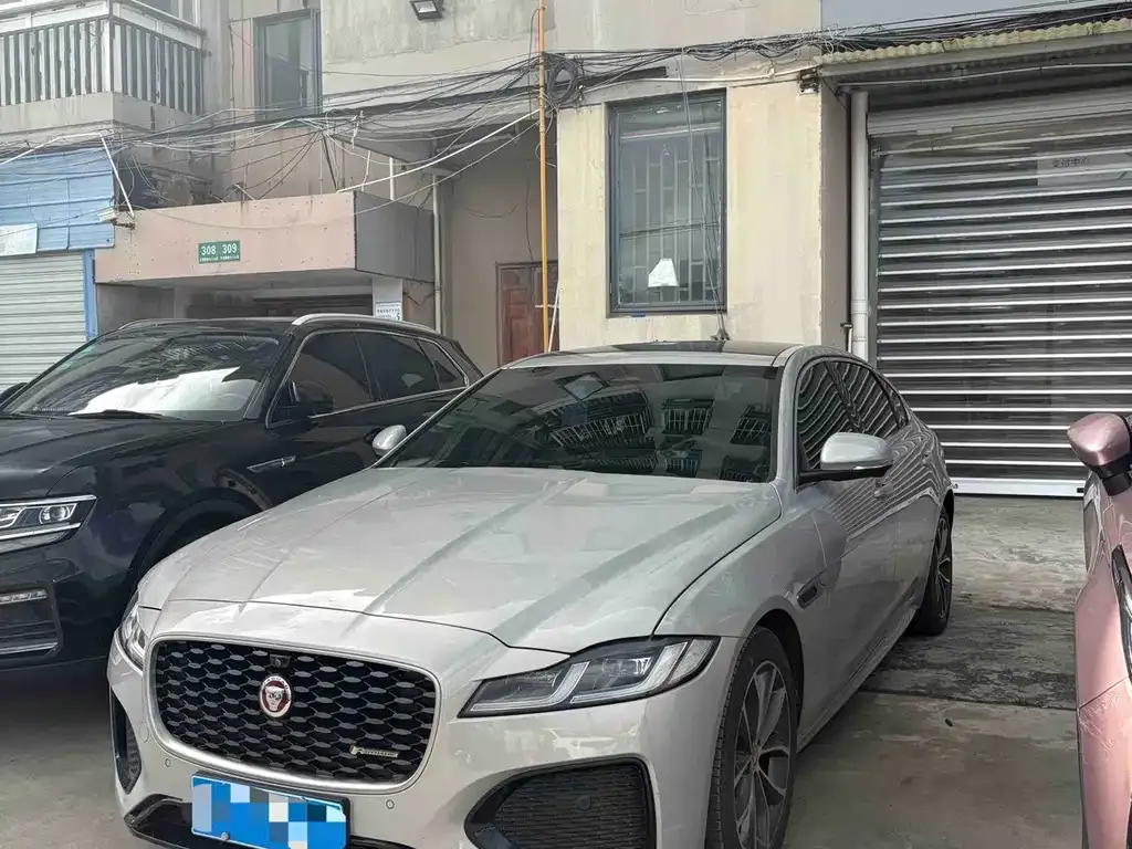 Jaguar XFL — фото 1