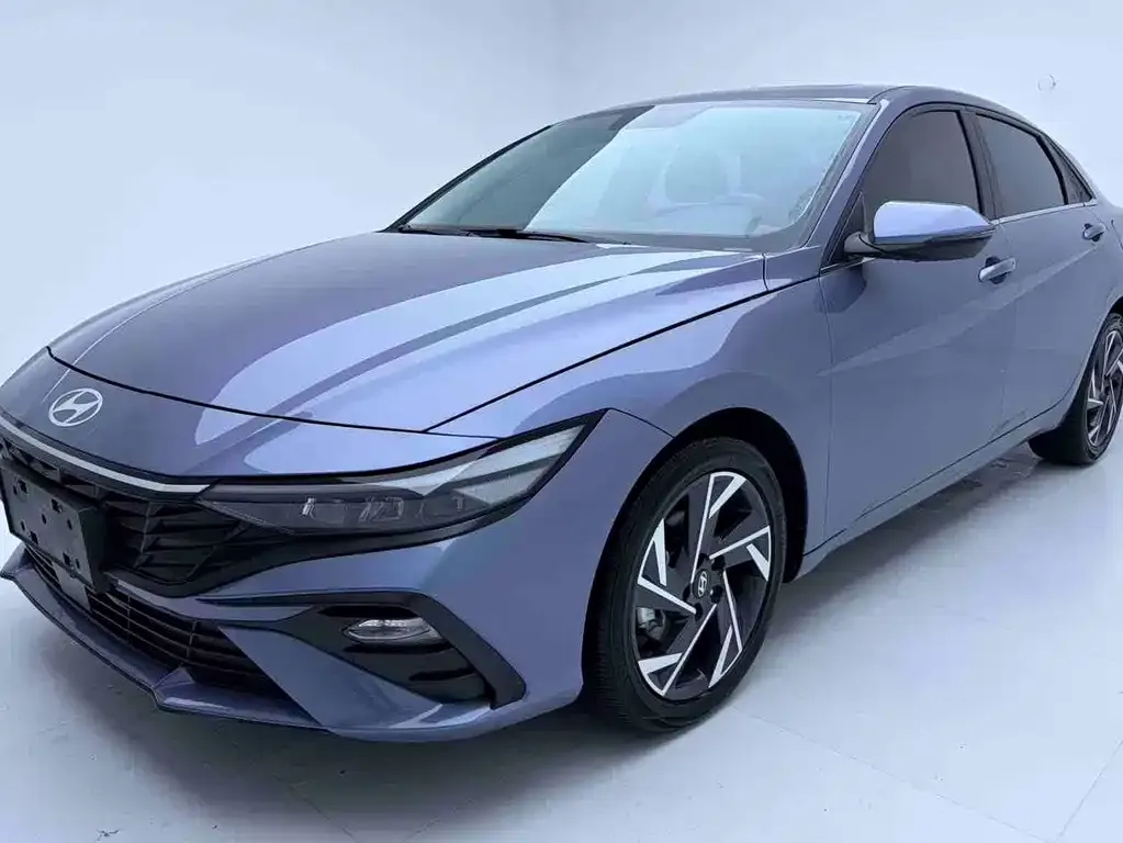 Hyundai Elantra — фото 1