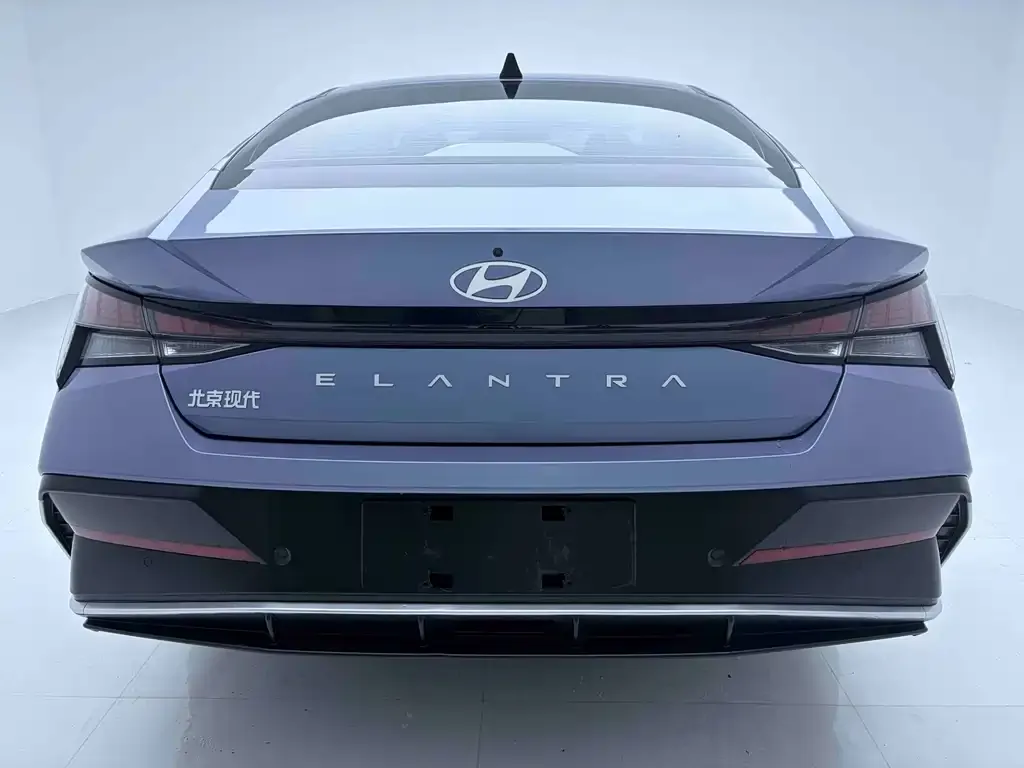 Hyundai Elantra — фото 2
