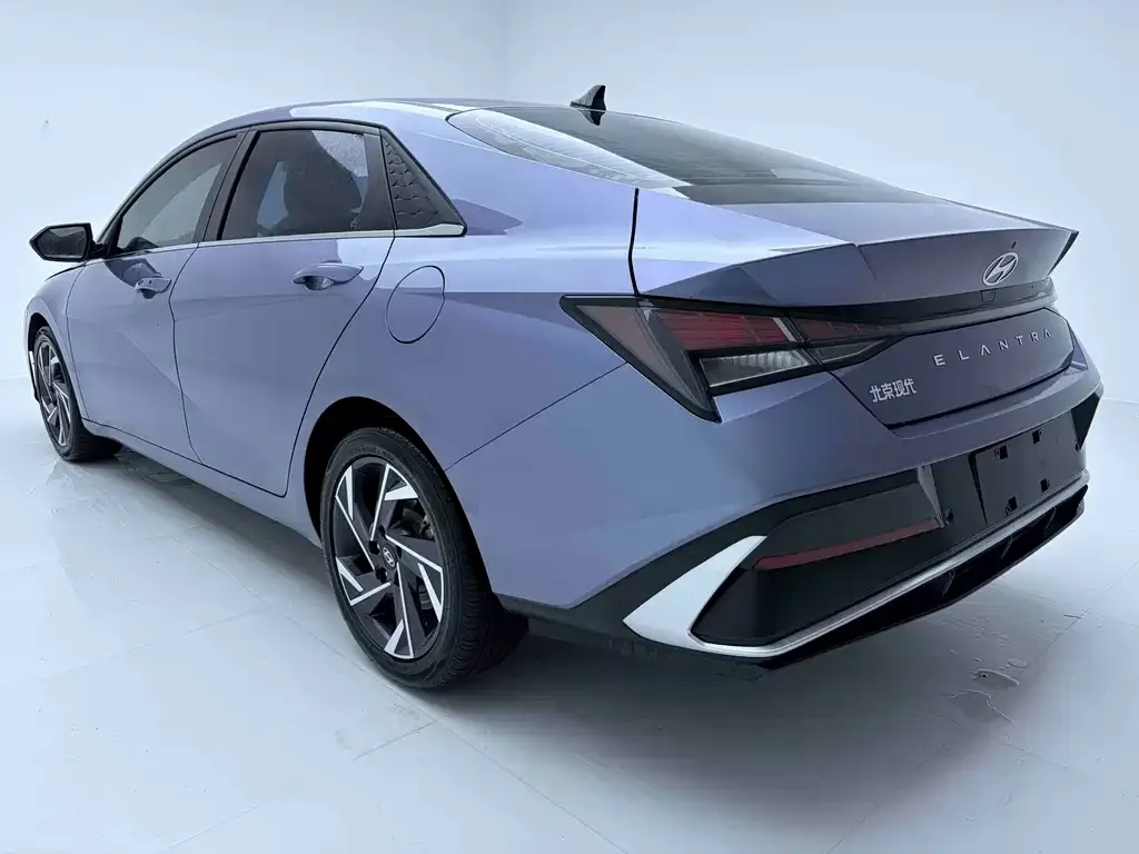 Hyundai Elantra — фото 3