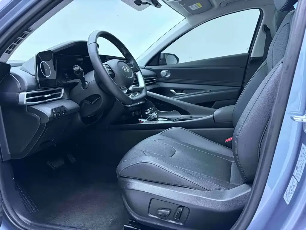 Hyundai Elantra — фото 10
