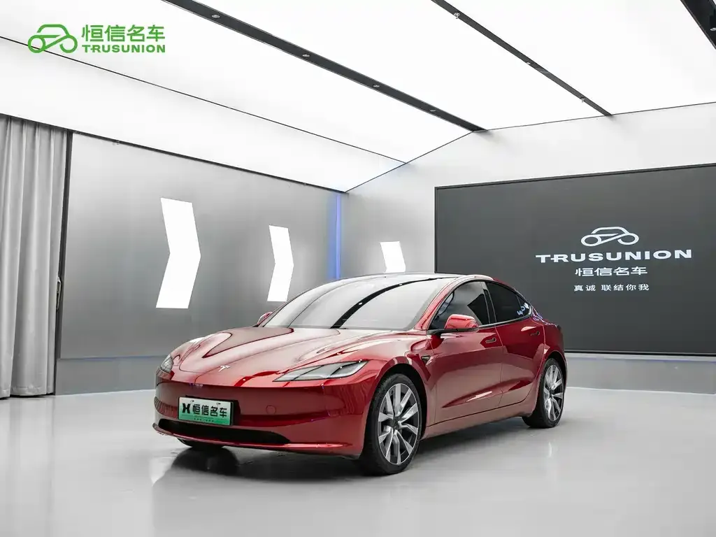 Tesla Model 3 — фото 1