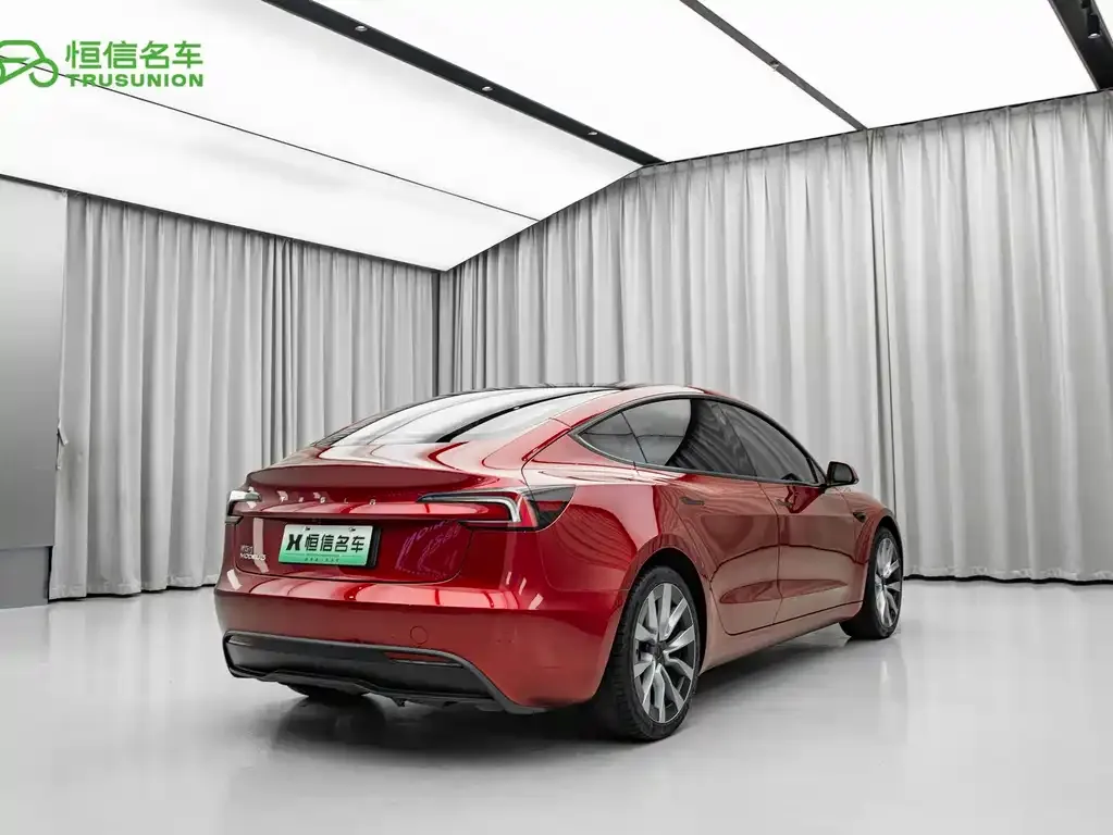 Tesla Model 3 — фото 10
