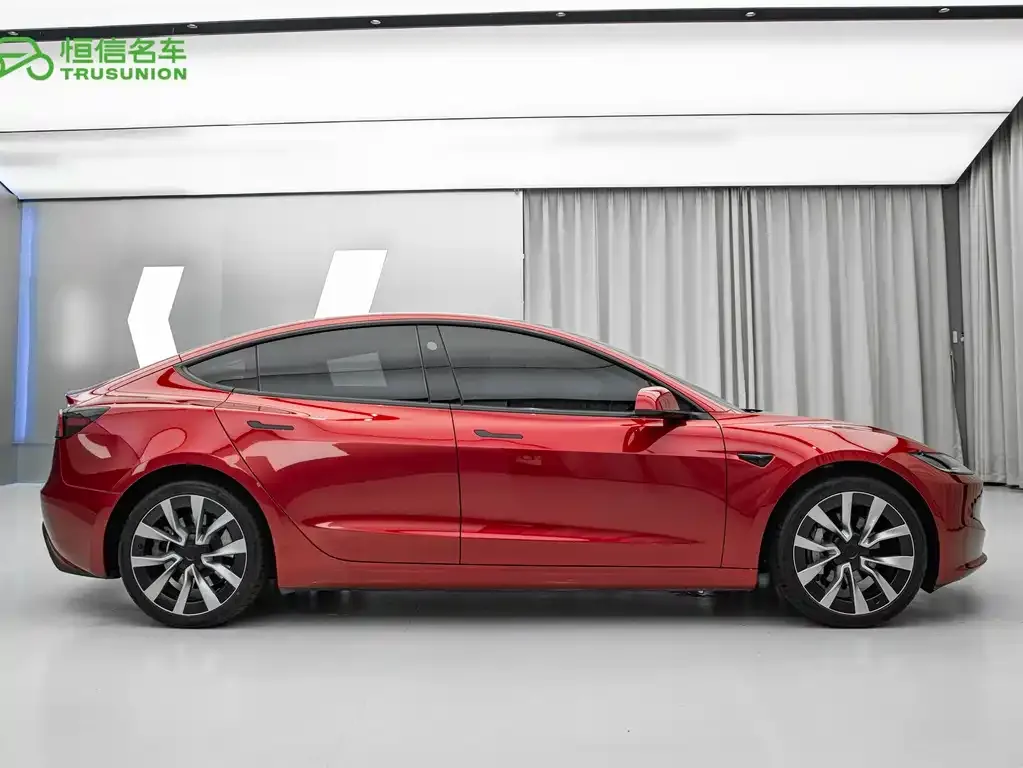 Tesla Model 3 — фото 7