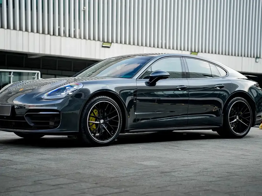 Porsche Panamera — фото 1