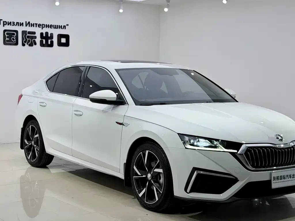 Skoda Octavia — фото 2