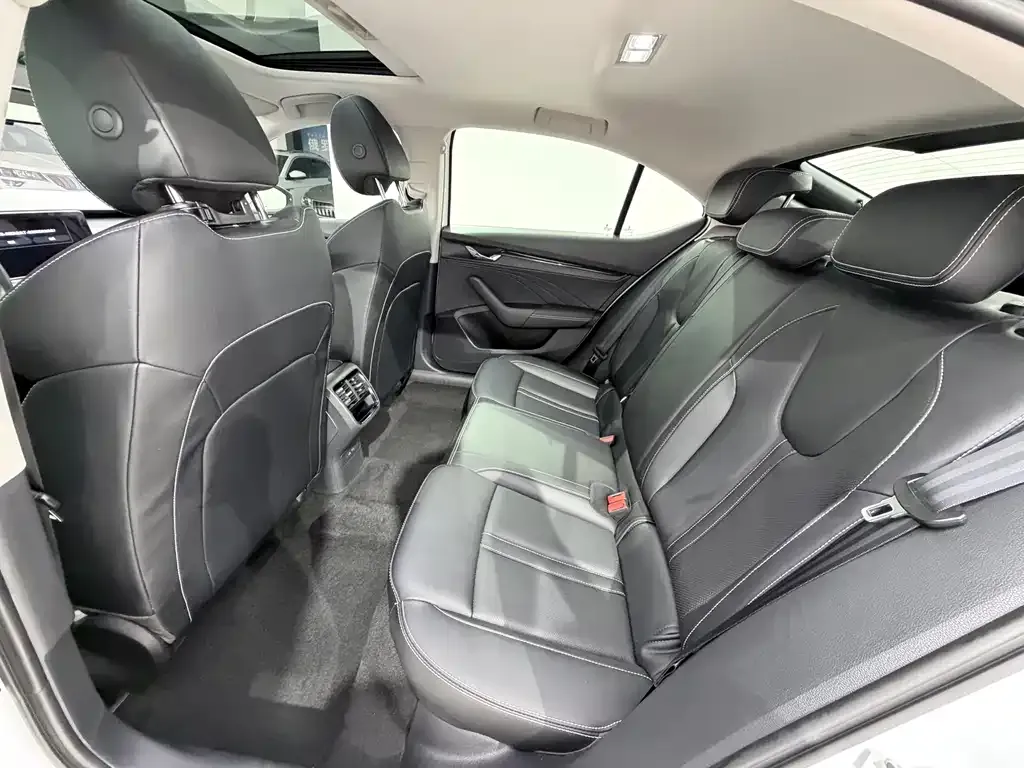 Skoda Octavia — фото 7