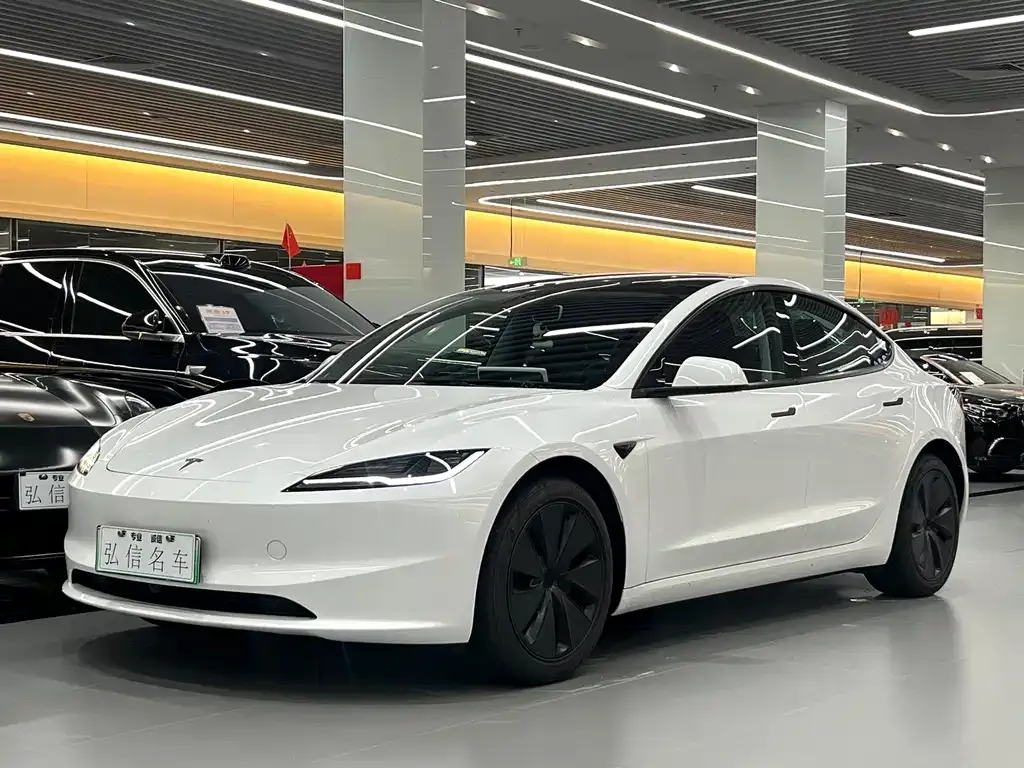 Tesla Model 3 — фото 1