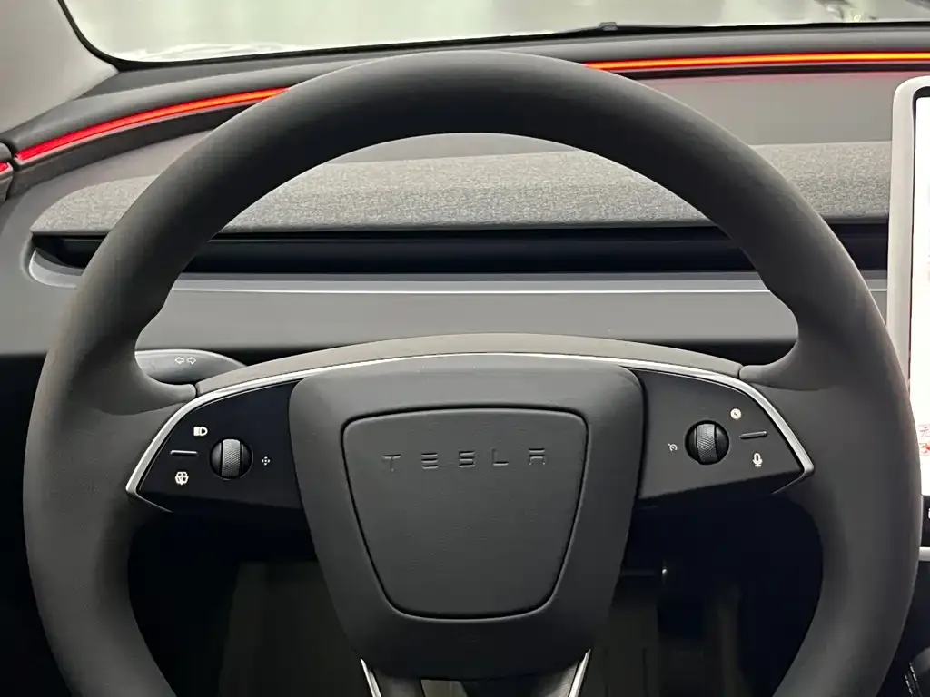 Tesla Model 3 — фото 5