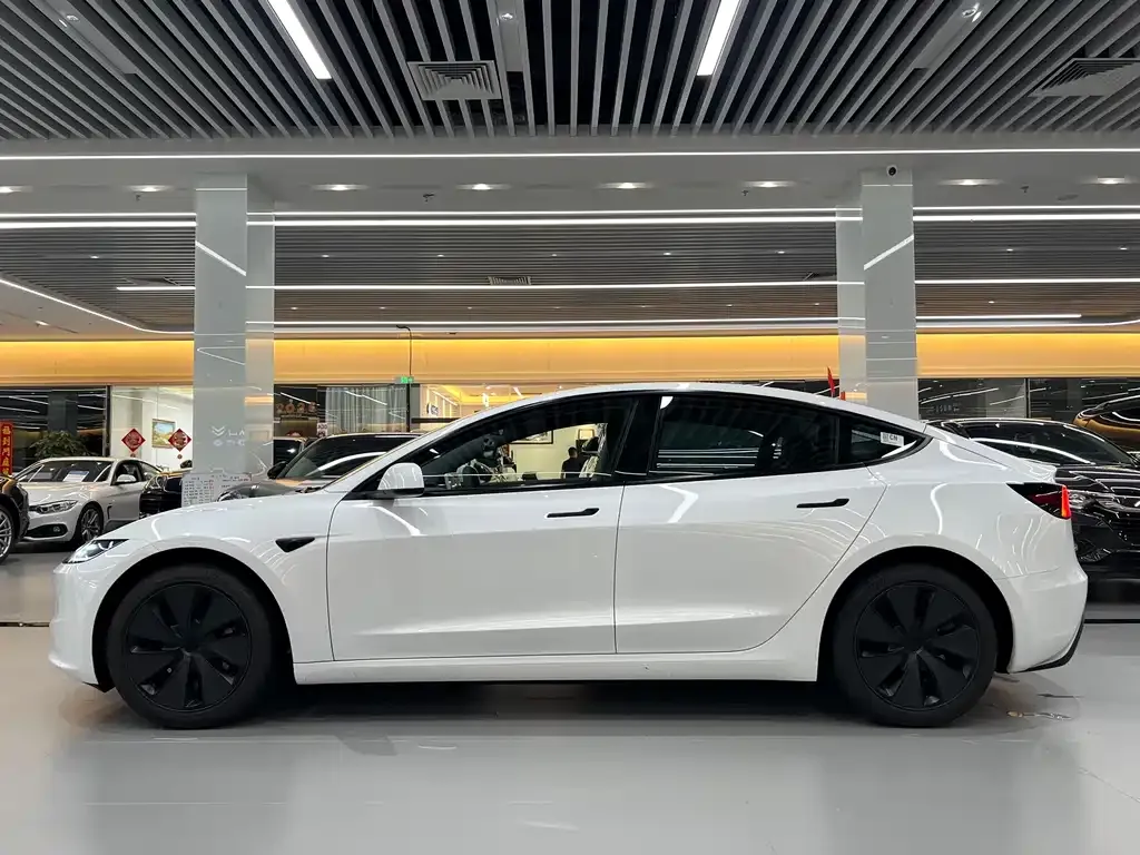 Tesla Model 3 — фото 10