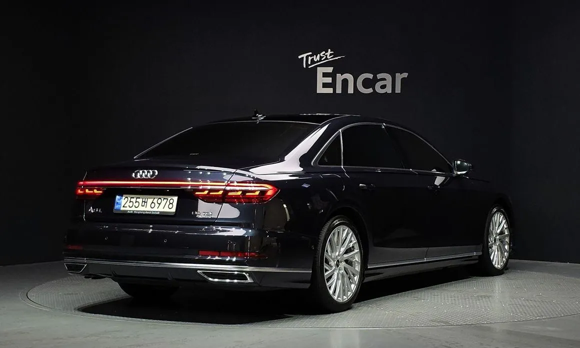 Audi A8 — фото 2