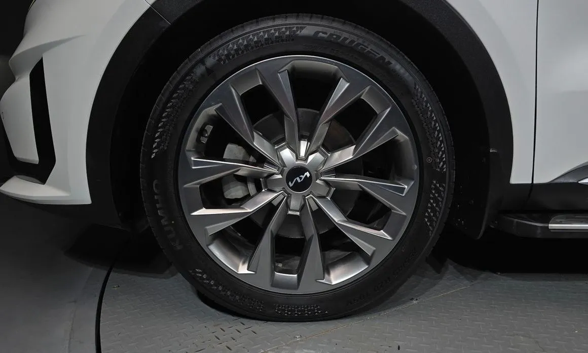 Kia Sorento — фото 8