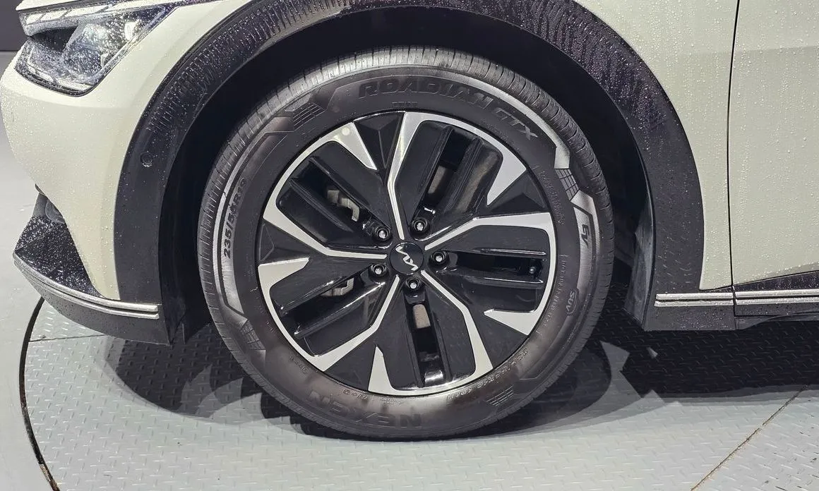 Kia EV6 — фото 10