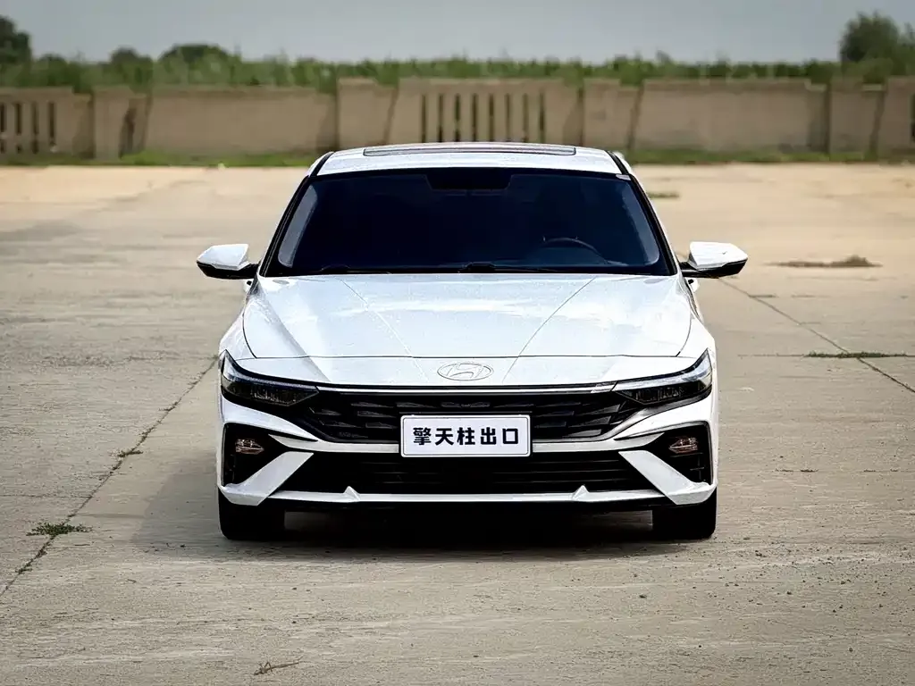 Hyundai Elantra — фото 3