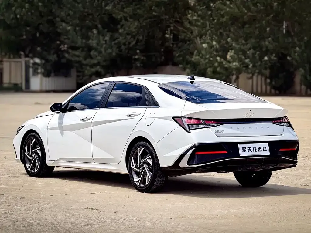 Hyundai Elantra — фото 4