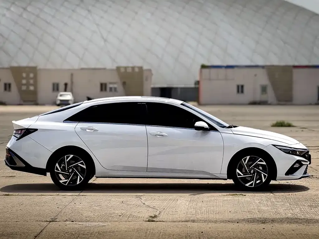 Hyundai Elantra — фото 9
