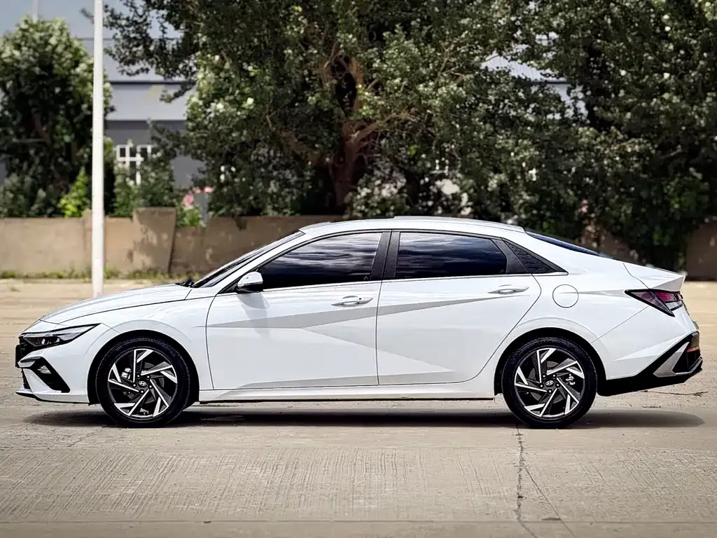 Hyundai Elantra — фото 5