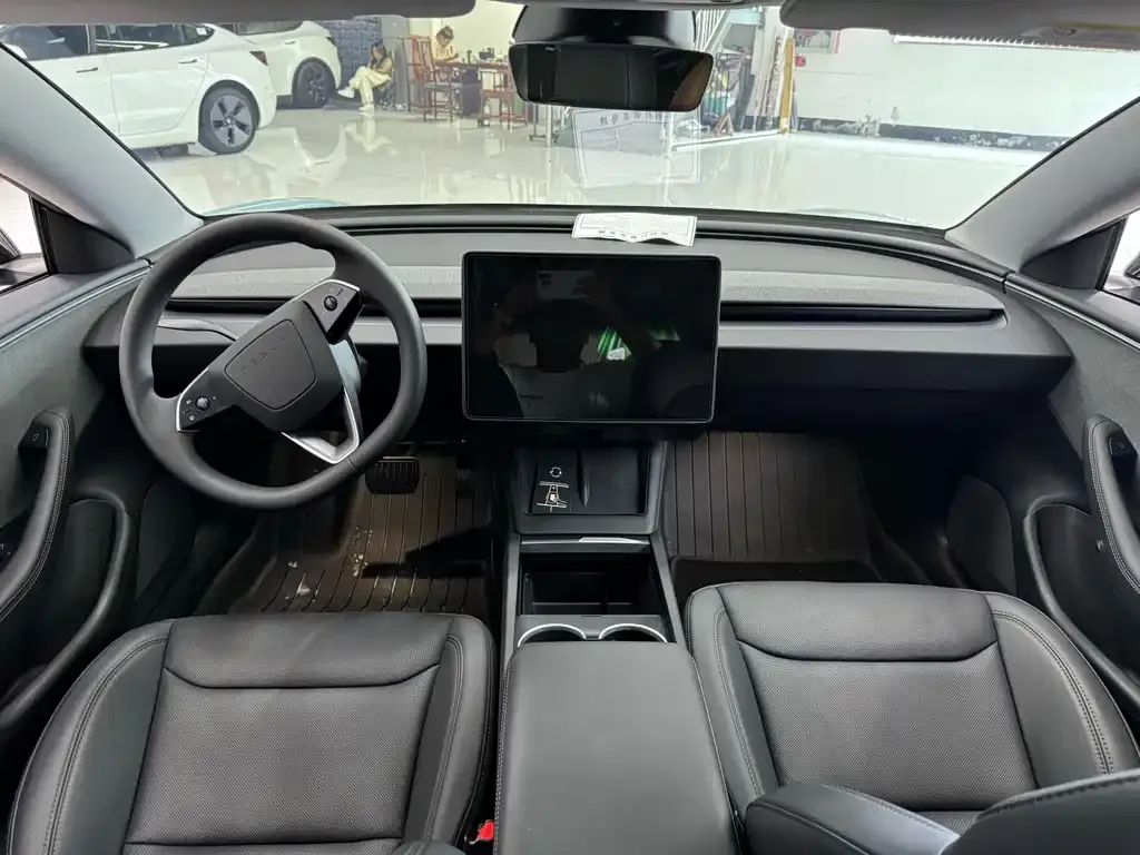 Tesla Model 3 — фото 7