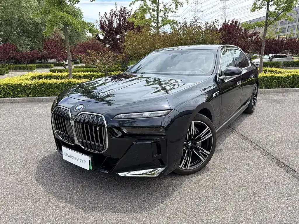 BMW i7 — фото 1