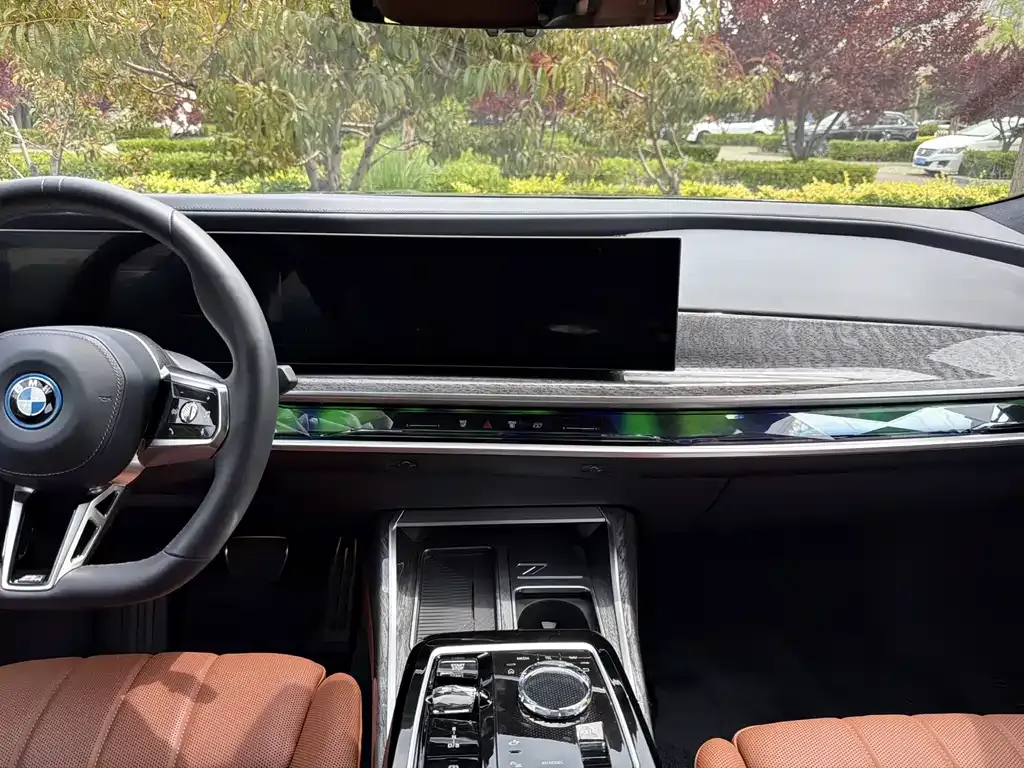 BMW i7 — фото 5