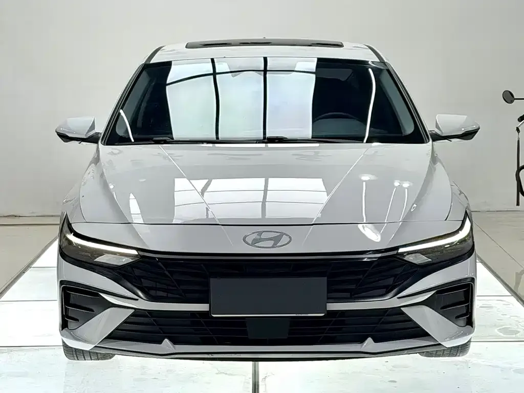 Hyundai Elantra — фото 2