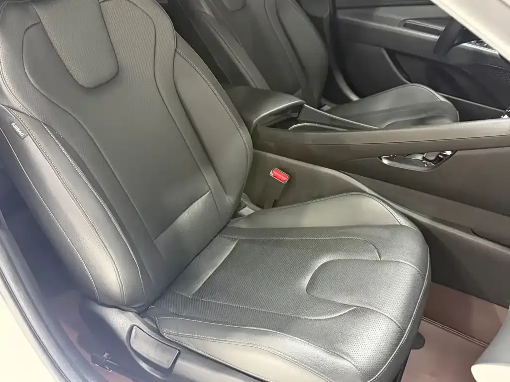 Hyundai Elantra — фото 10