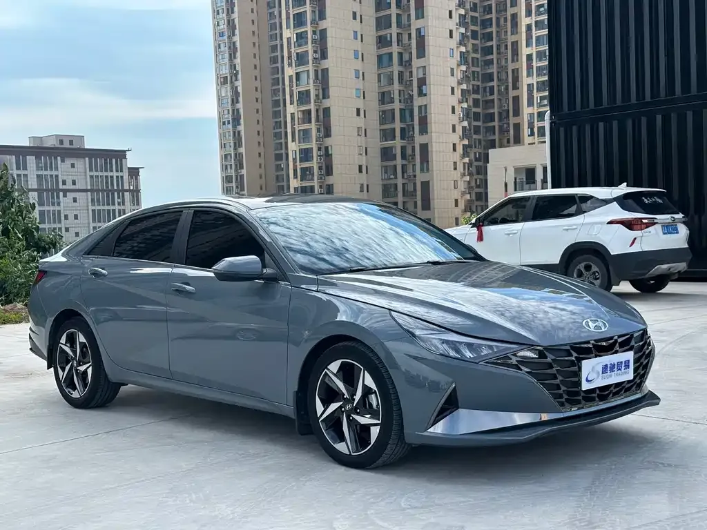 Hyundai Elantra — фото 3