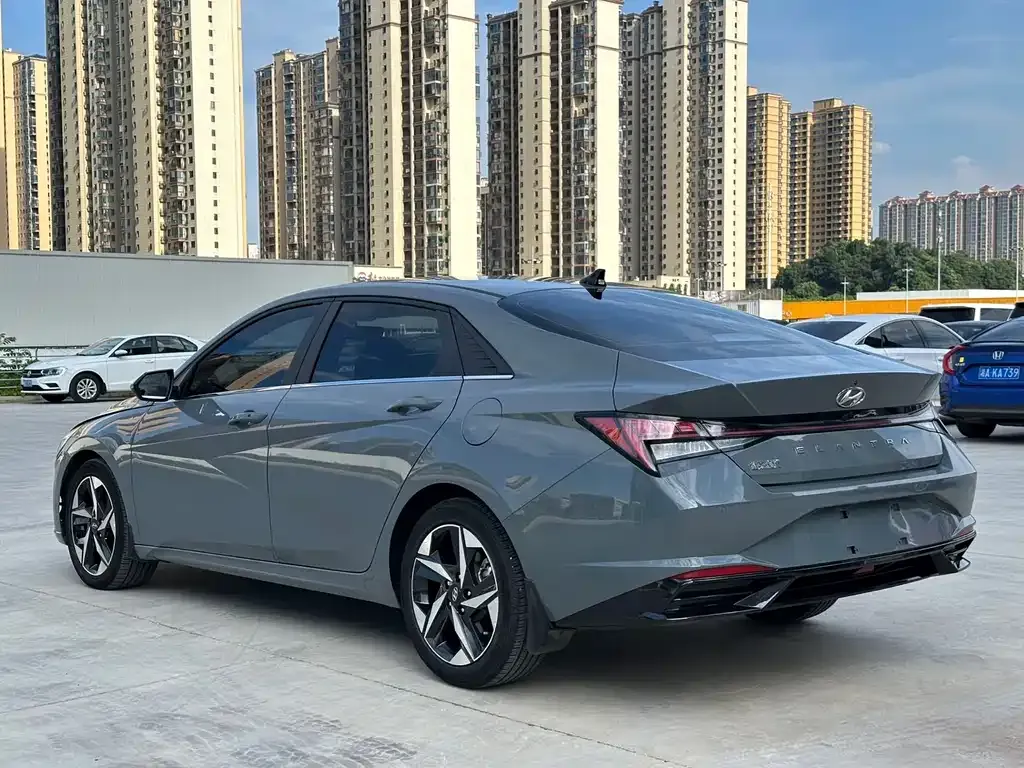 Hyundai Elantra — фото 9