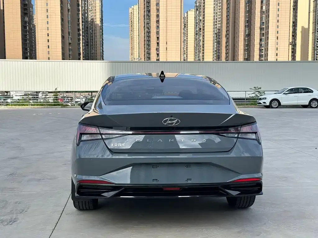 Hyundai Elantra — фото 2