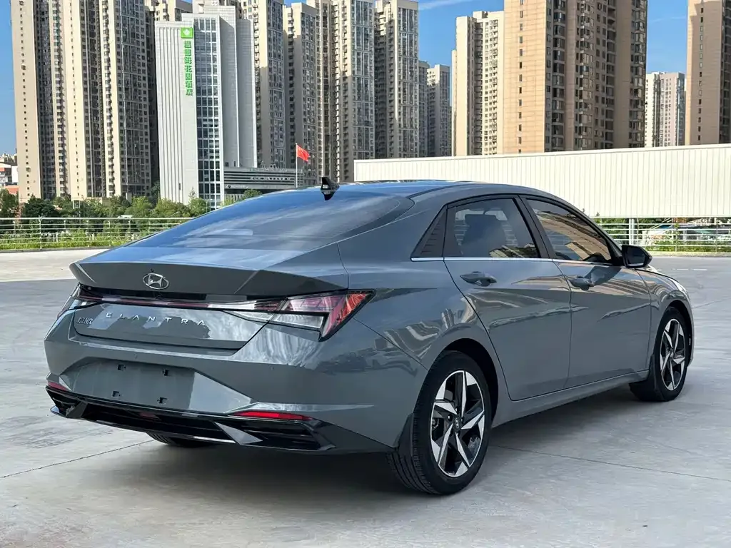 Hyundai Elantra — фото 10
