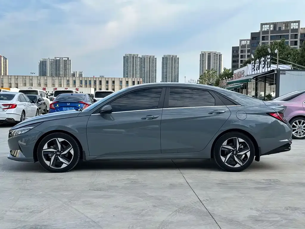 Hyundai Elantra — фото 6