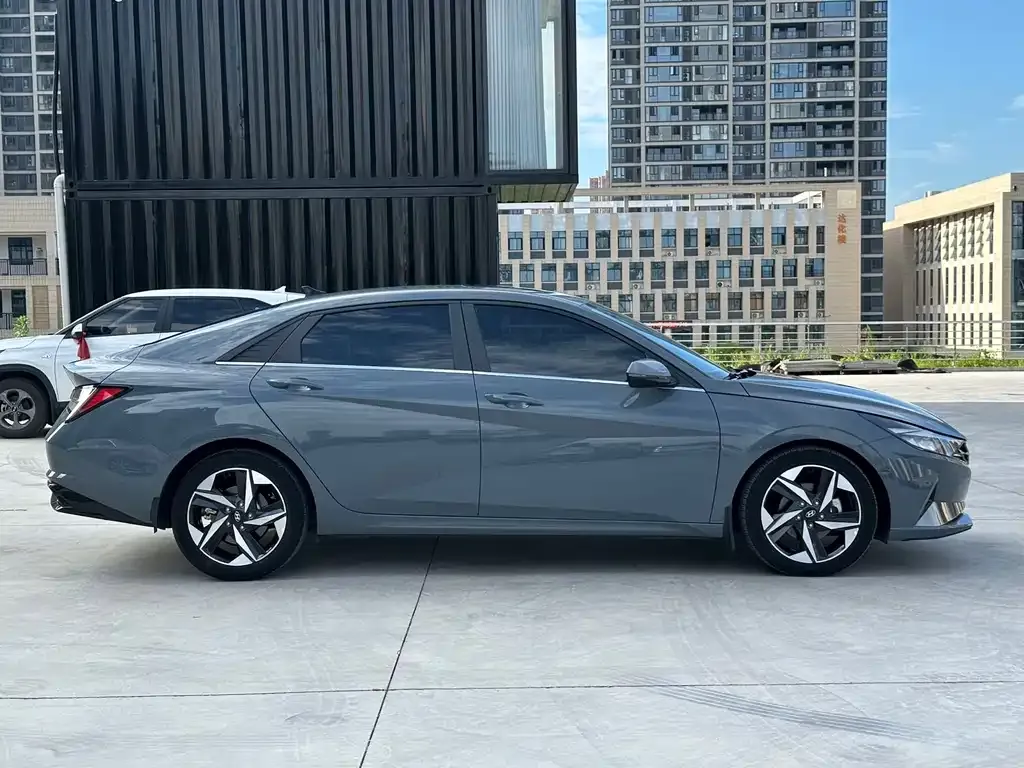 Hyundai Elantra — фото 7
