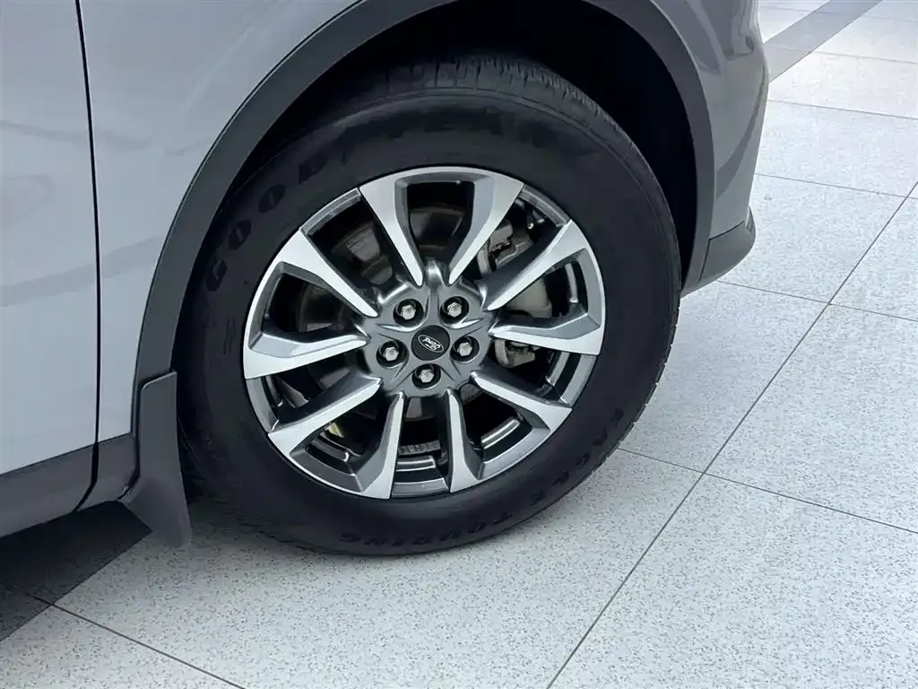 Ford Edge — фото 10