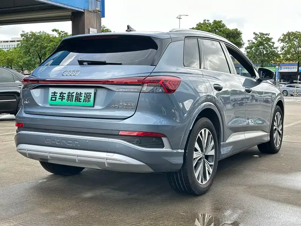 Audi Q4 e-tron — фото 10