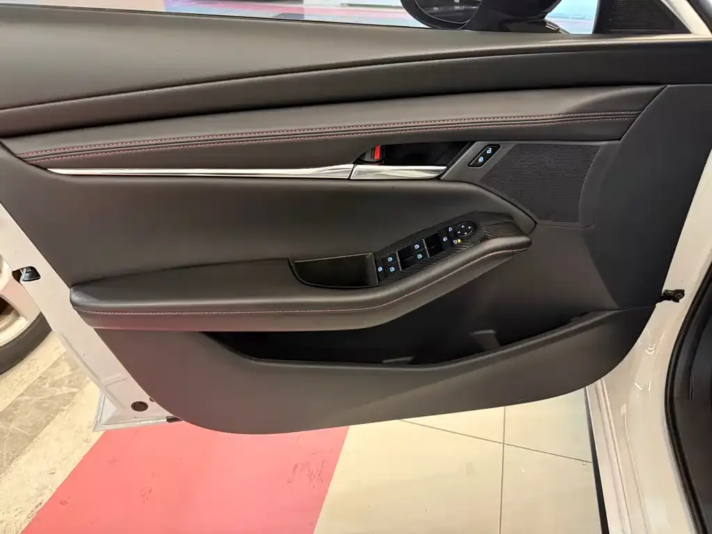 Mazda 3 Axela 2024 из CN, фото 2