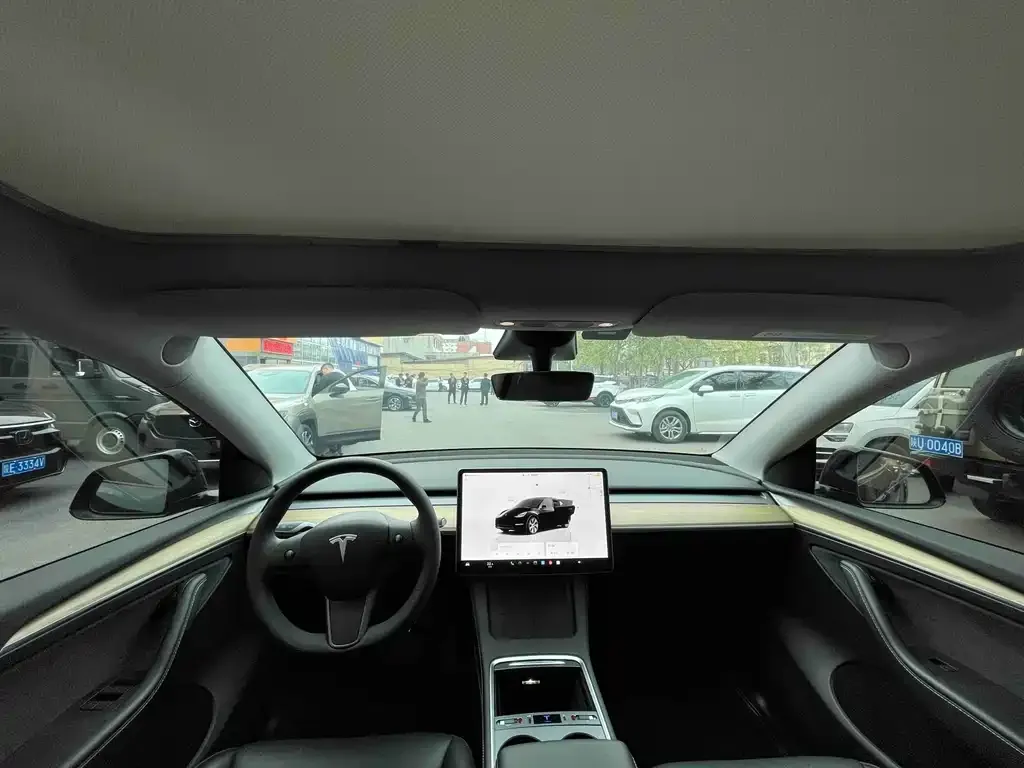 Tesla Model Y — фото 5