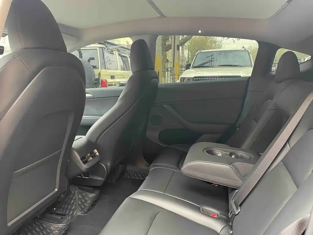 Tesla Model Y — фото 2