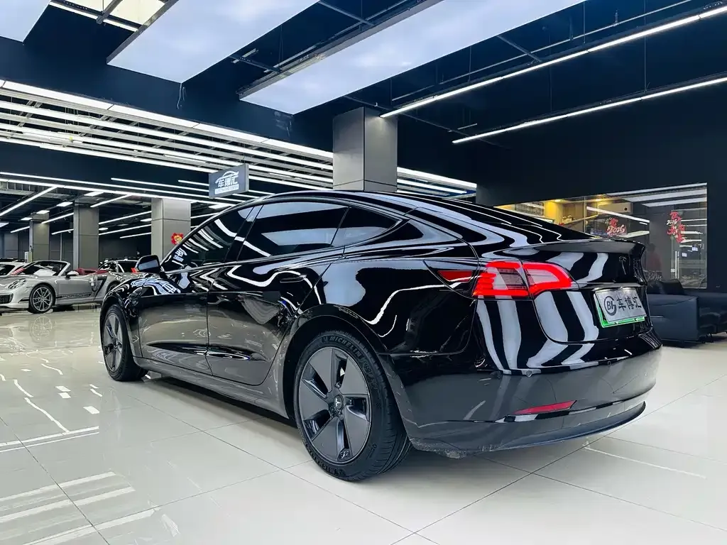 Tesla Model 3 — фото 8