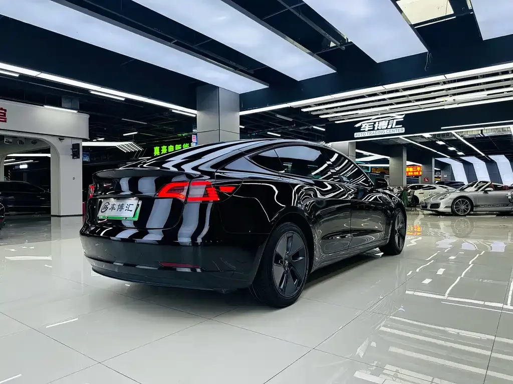 Tesla Model 3 — фото 9