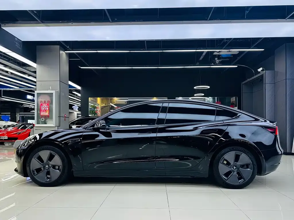 Tesla Model 3 — фото 10