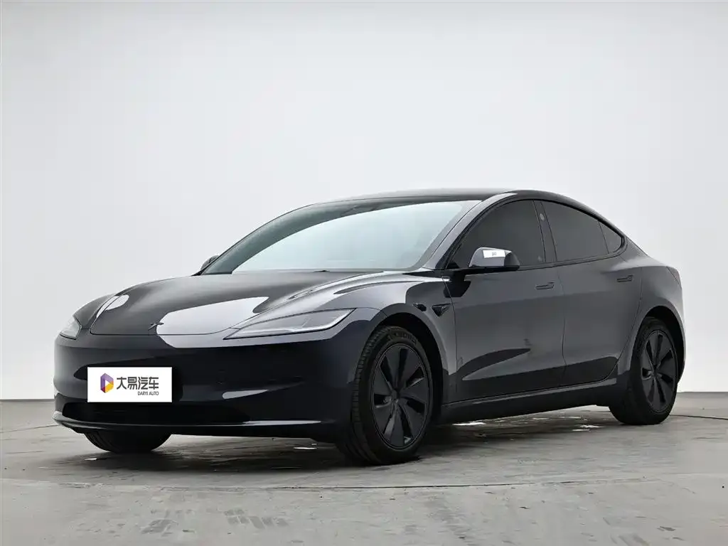 Tesla Model 3 — фото 1