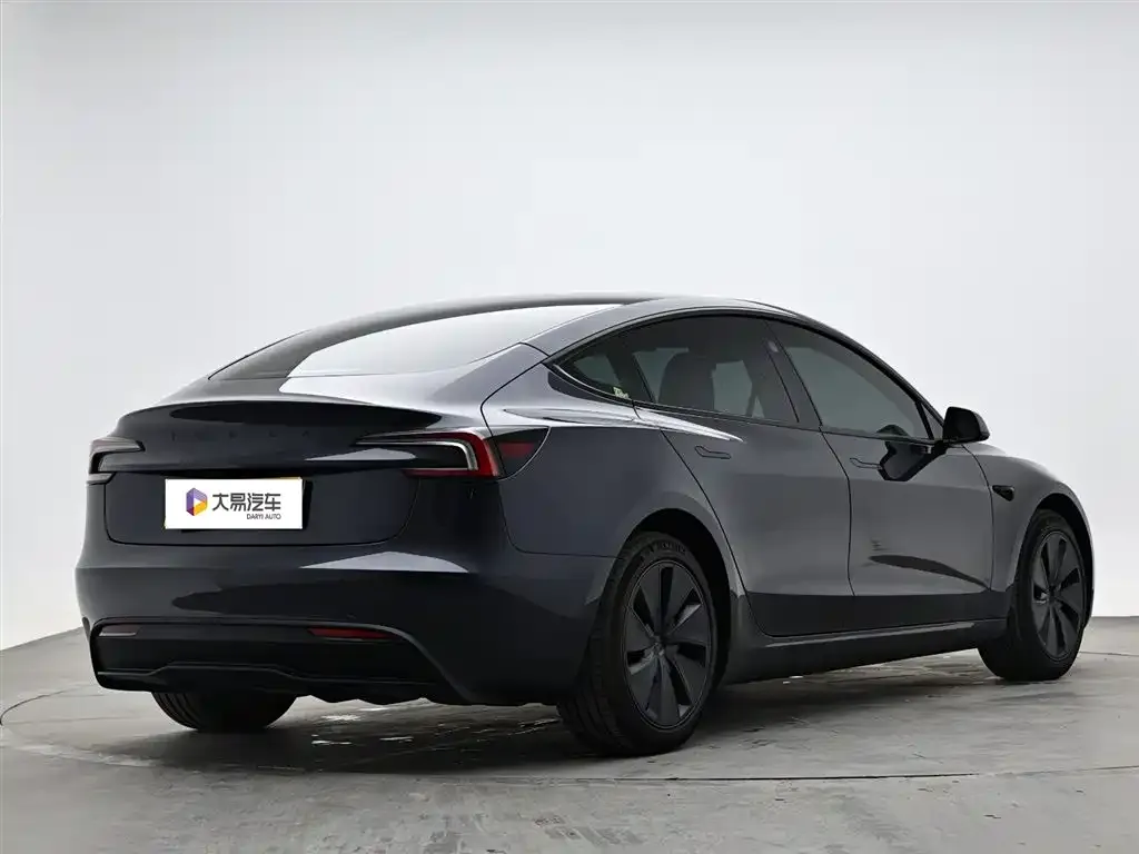 Tesla Model 3 — фото 4