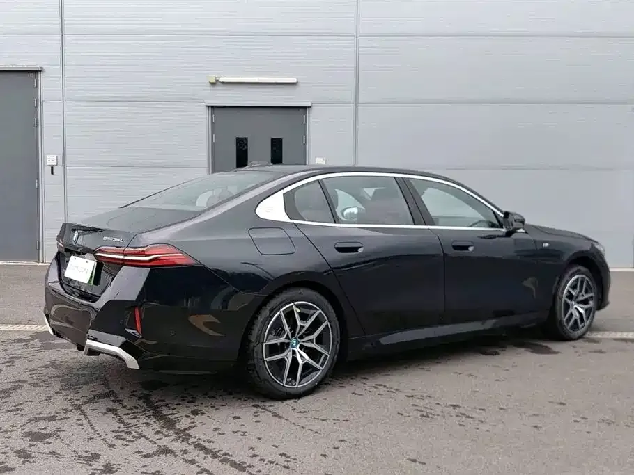 BMW i5 — фото 10